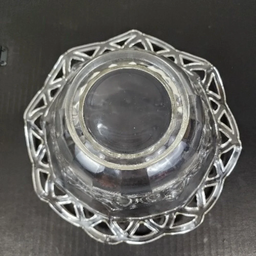 Glass Fruit Bowl Croceted Lace Glass Edge Large Bowl 10 1/2 Inch‎